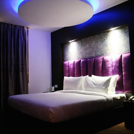 Capital O 7331 Hotel Downtown New Delhi Exterior foto