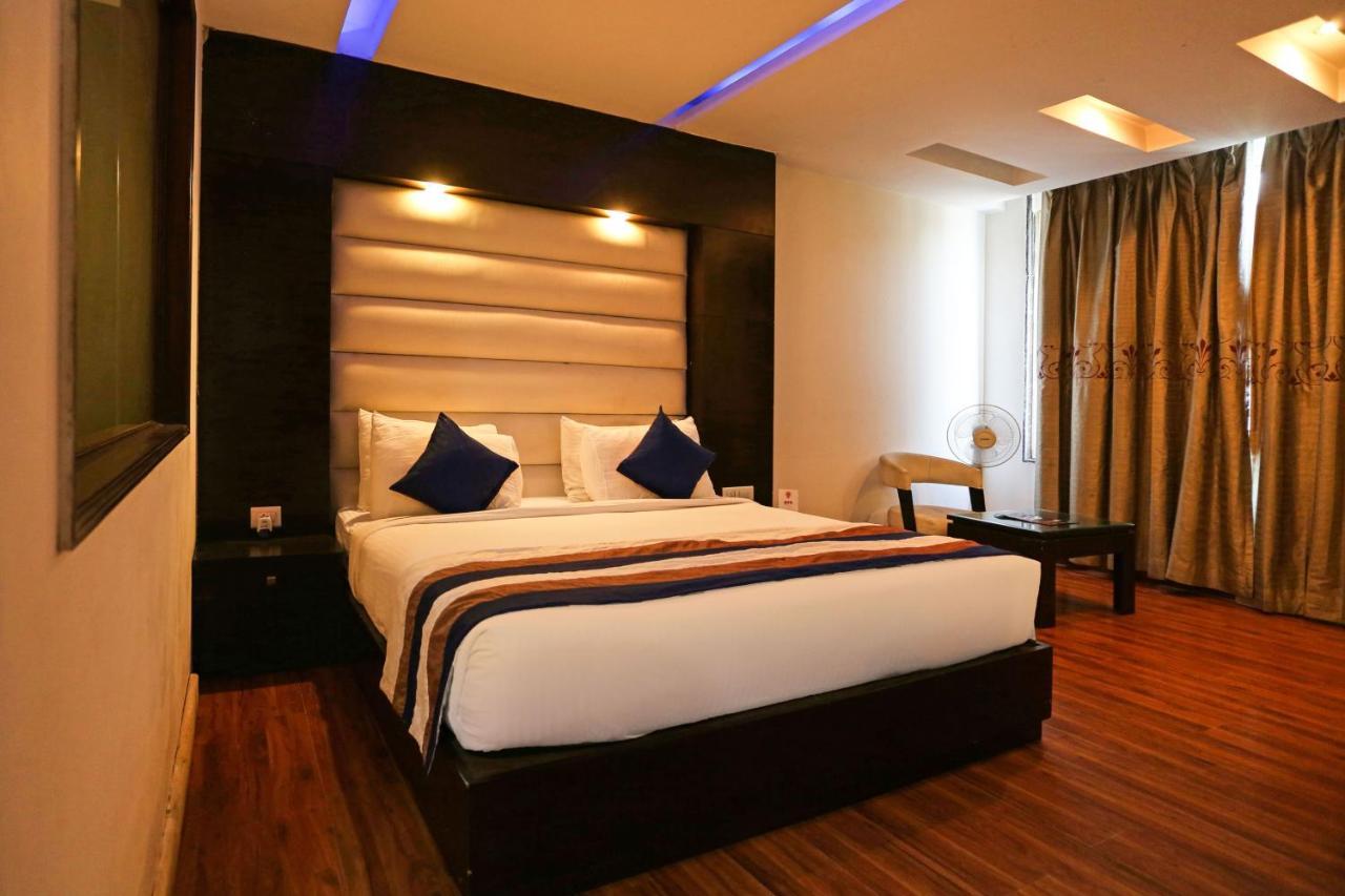 Capital O 7331 Hotel Downtown New Delhi Exterior foto