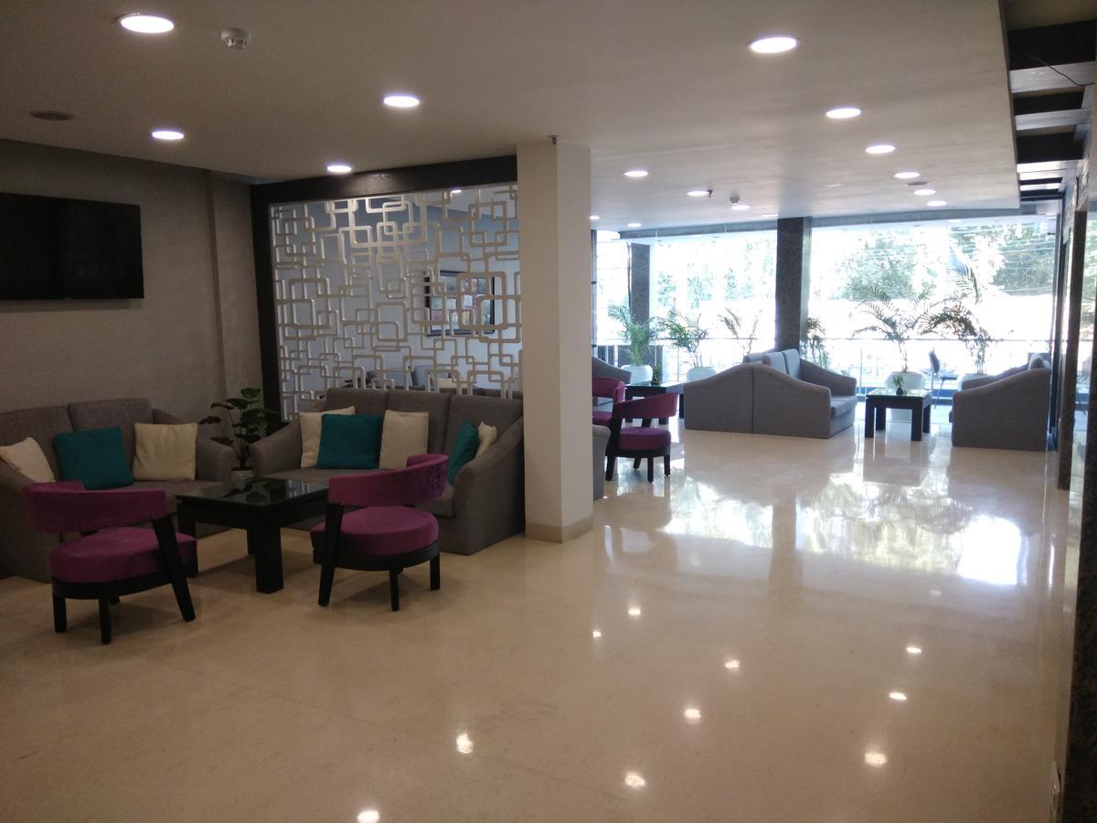 Capital O 7331 Hotel Downtown New Delhi Exterior foto
