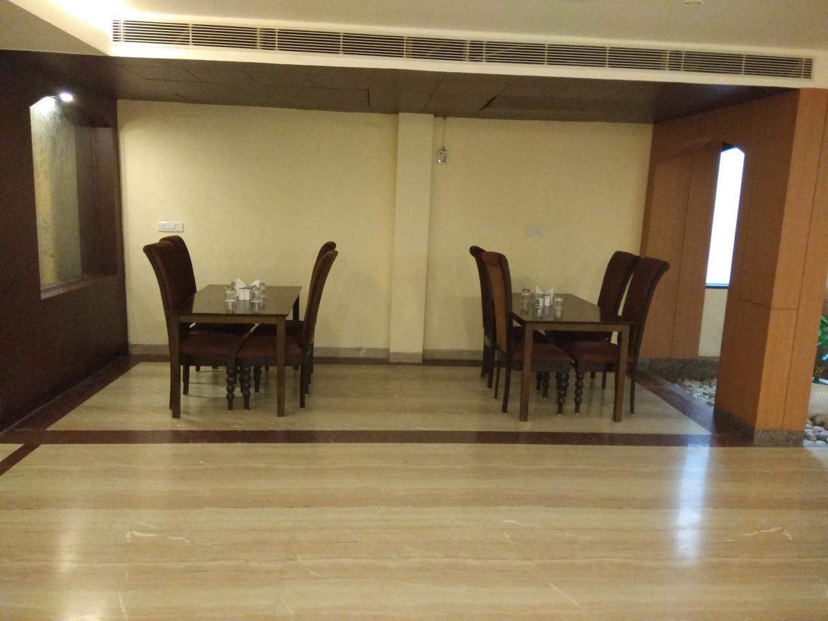 Capital O 7331 Hotel Downtown New Delhi Exterior foto