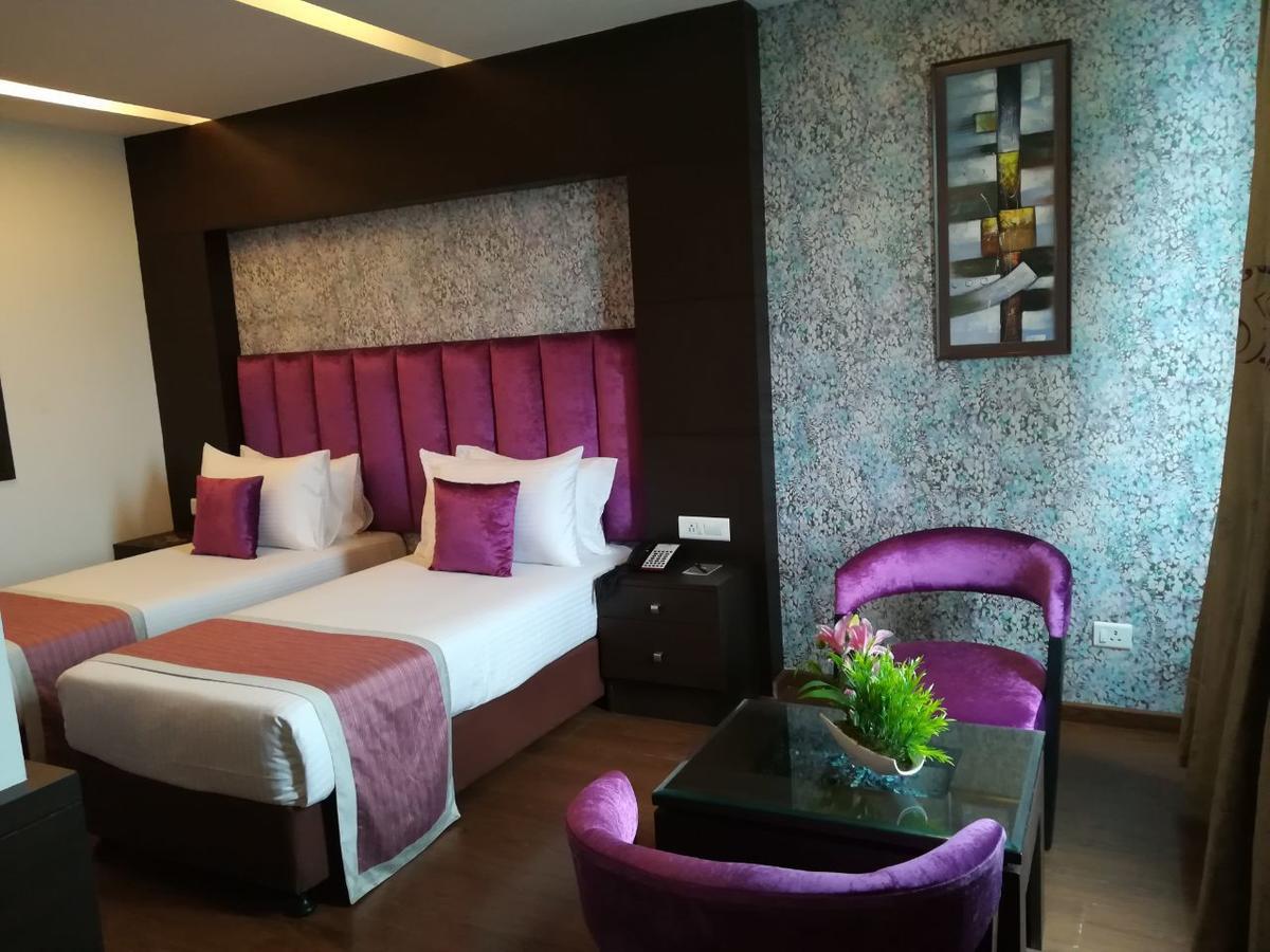 Capital O 7331 Hotel Downtown New Delhi Exterior foto