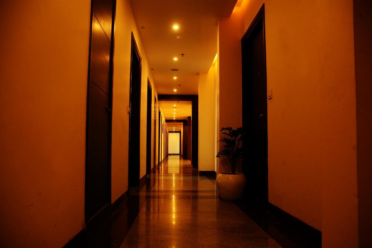 Capital O 7331 Hotel Downtown New Delhi Exterior foto