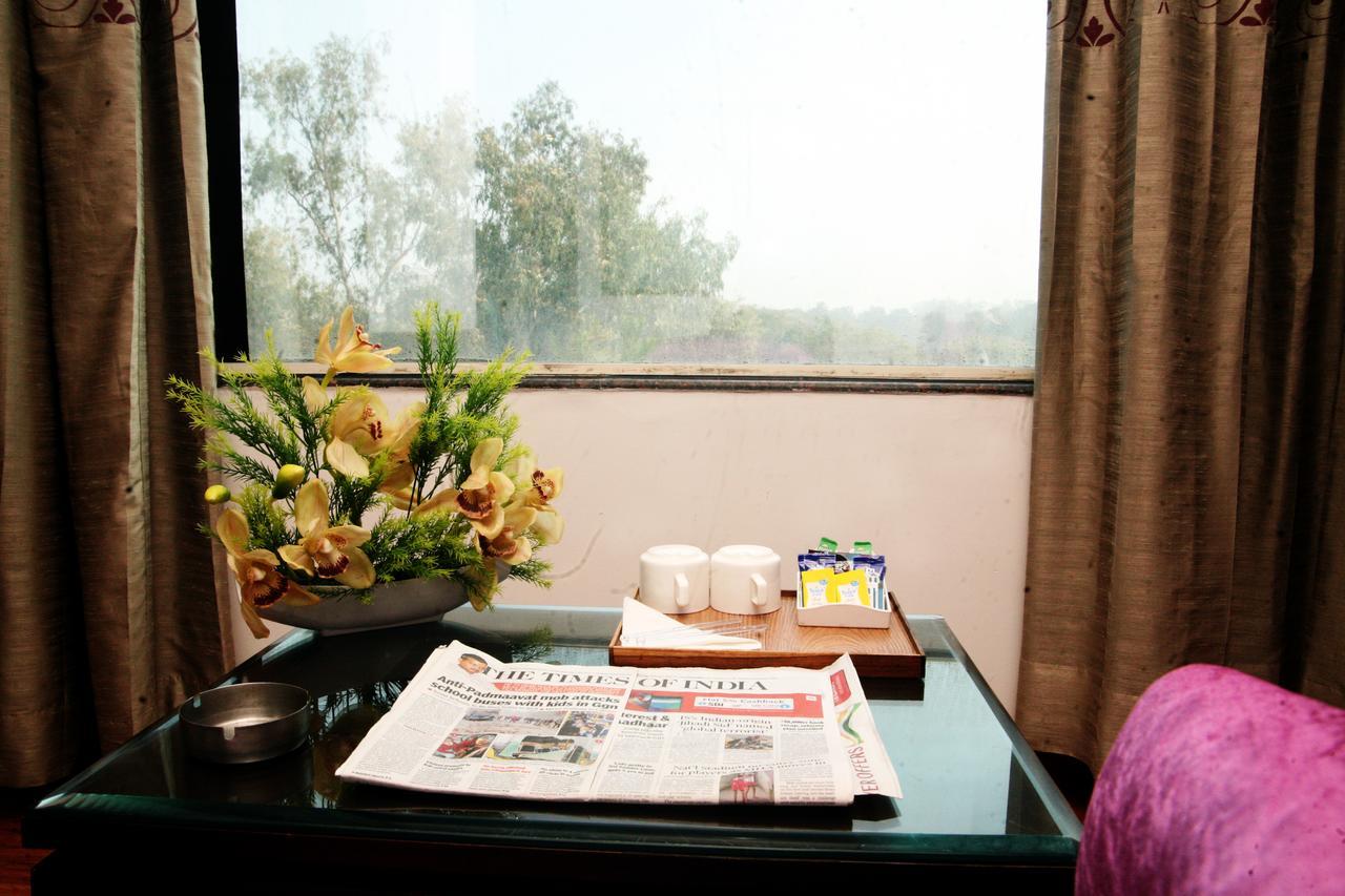 Capital O 7331 Hotel Downtown New Delhi Exterior foto