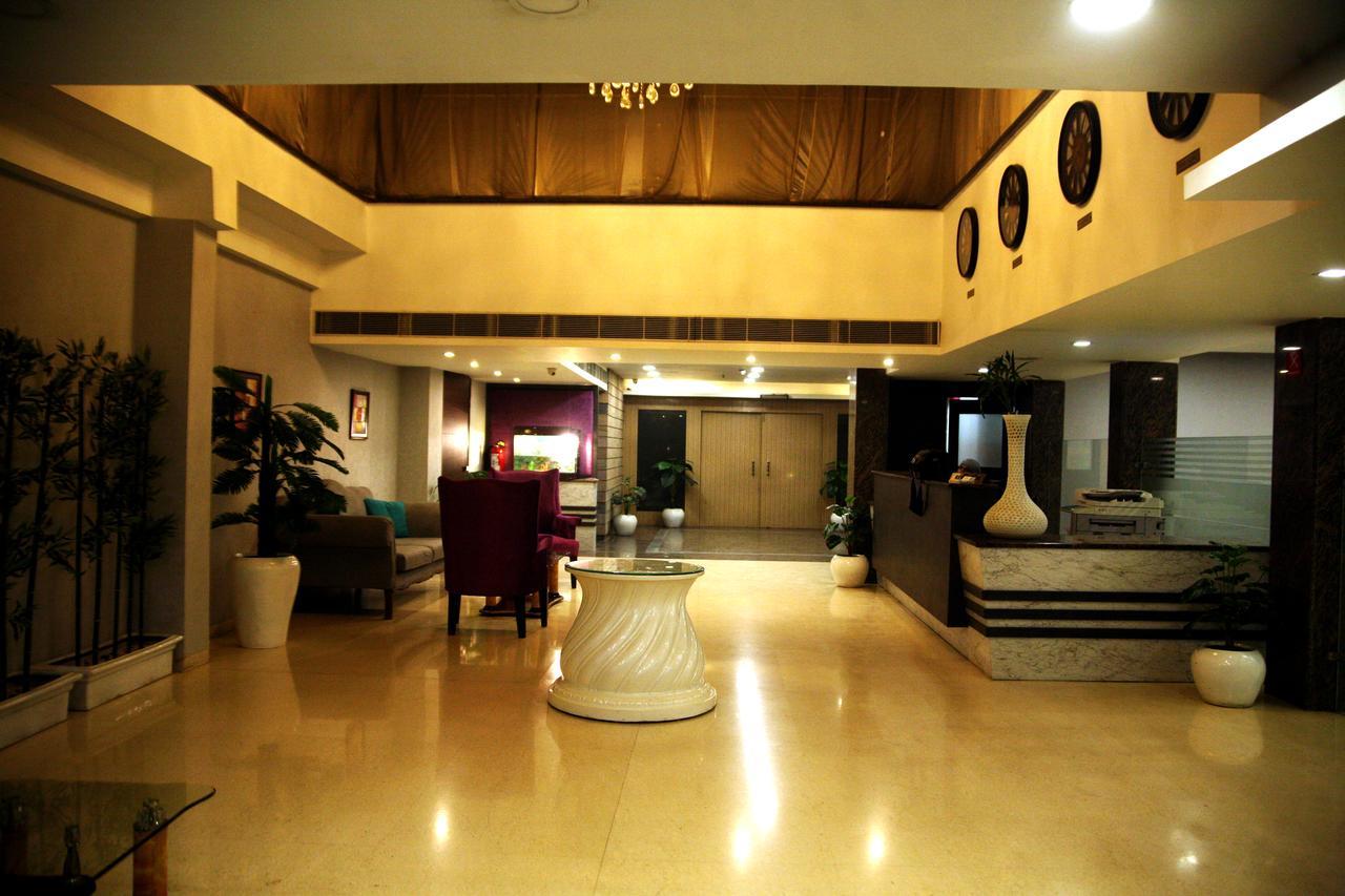 Capital O 7331 Hotel Downtown New Delhi Exterior foto