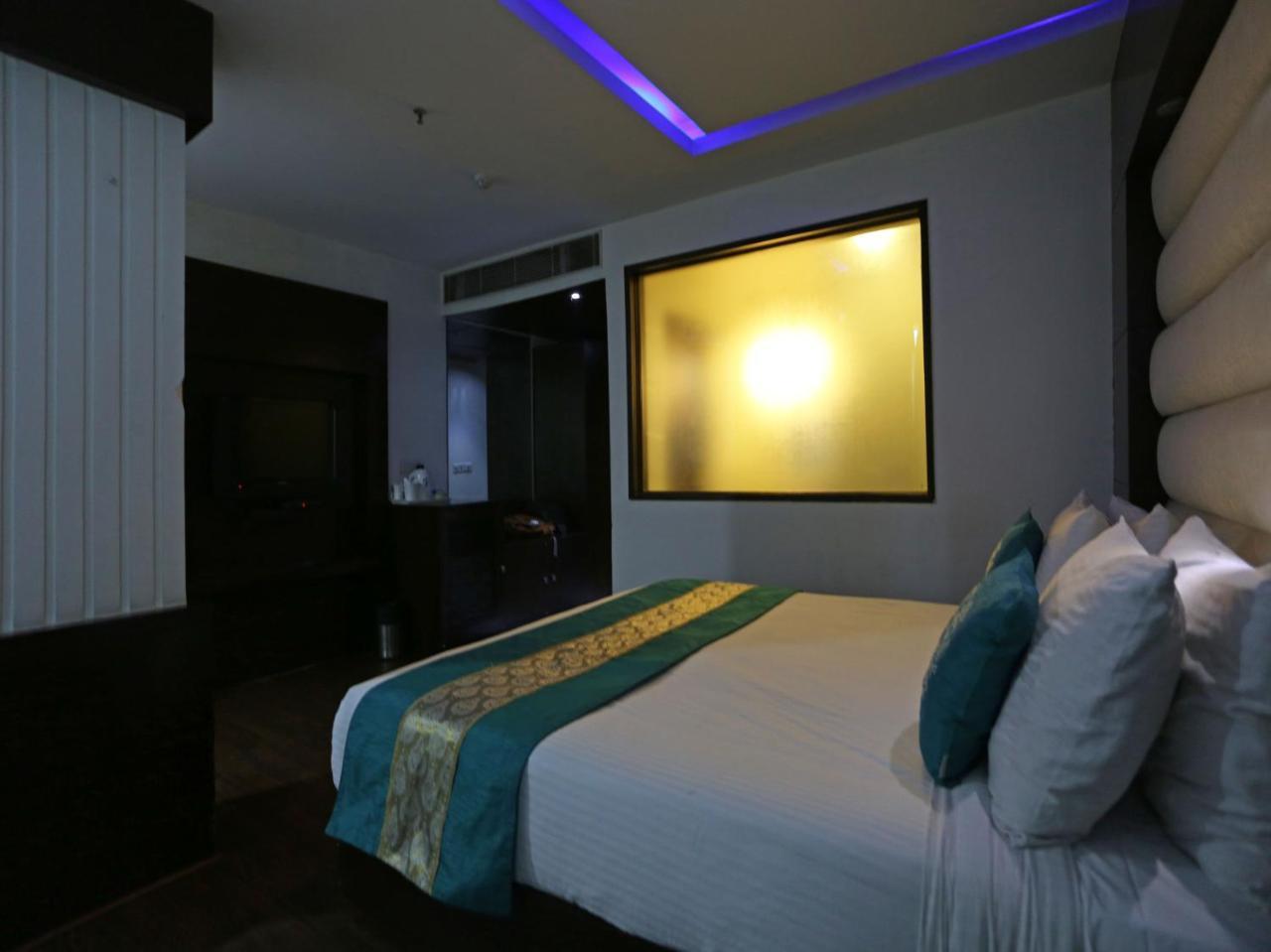 Capital O 7331 Hotel Downtown New Delhi Exterior foto