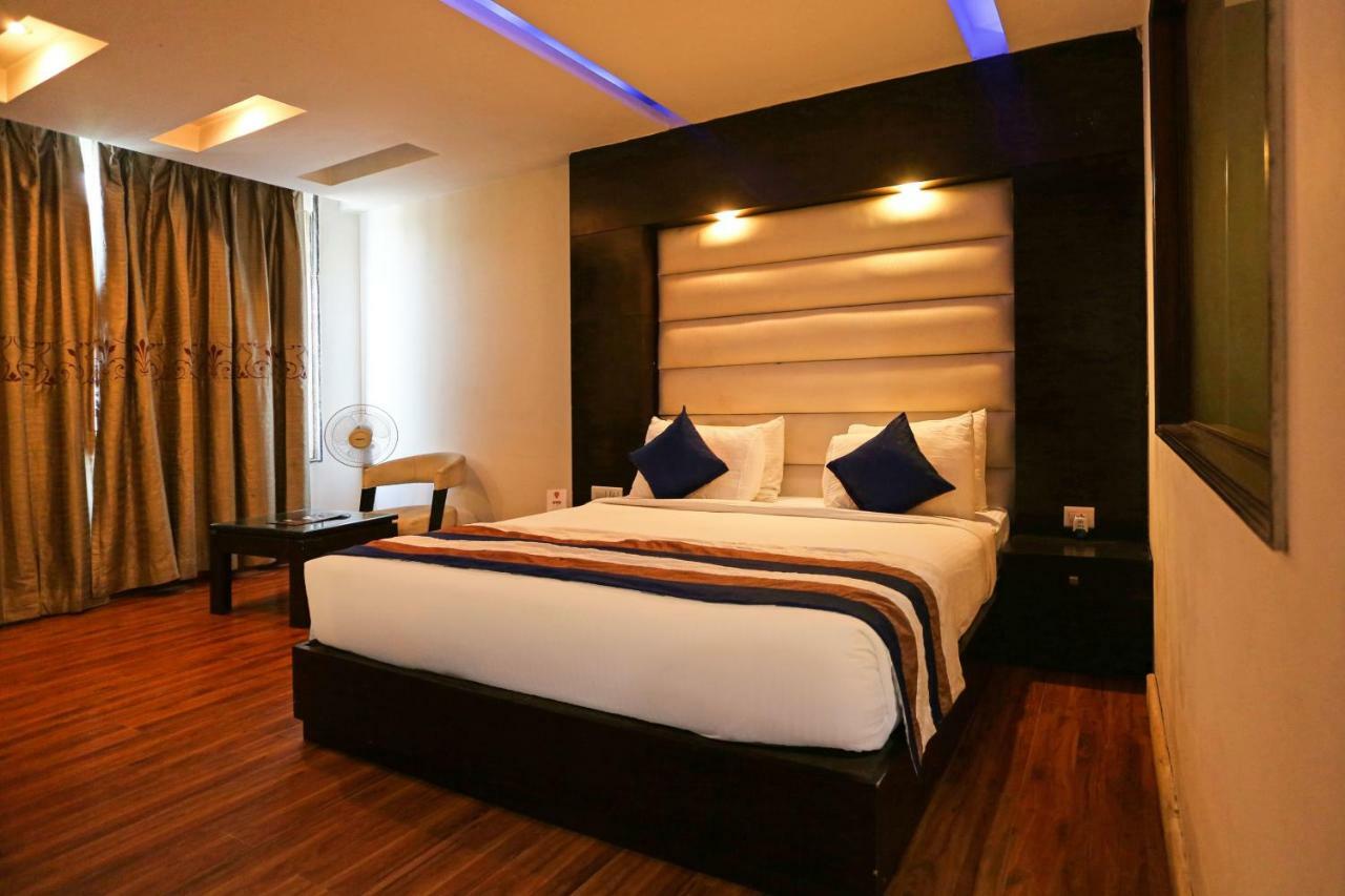 Capital O 7331 Hotel Downtown New Delhi Exterior foto